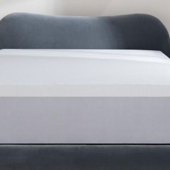 Purple Waterproof Mattress Protector- Queen - Picture 4 of 10